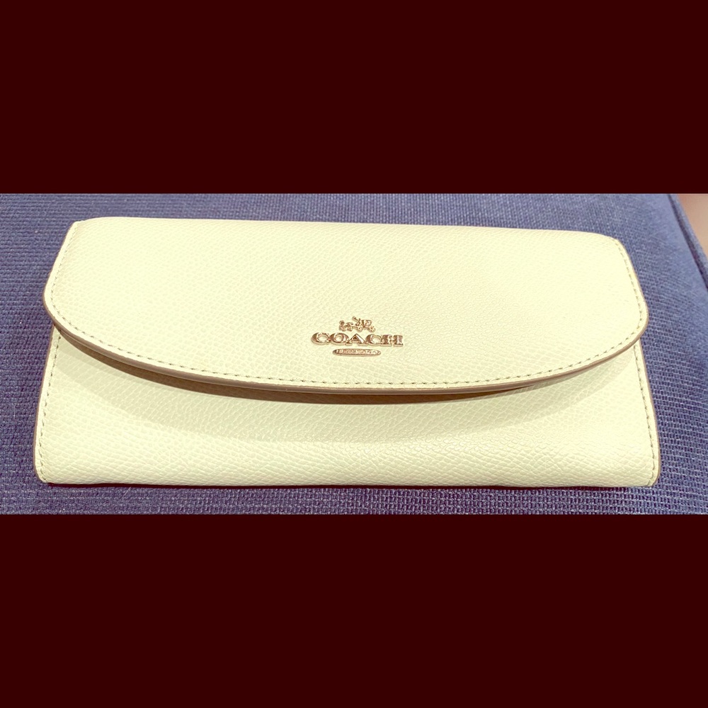 Mint Green Coach Pebbled Leather Wallet - NWOT